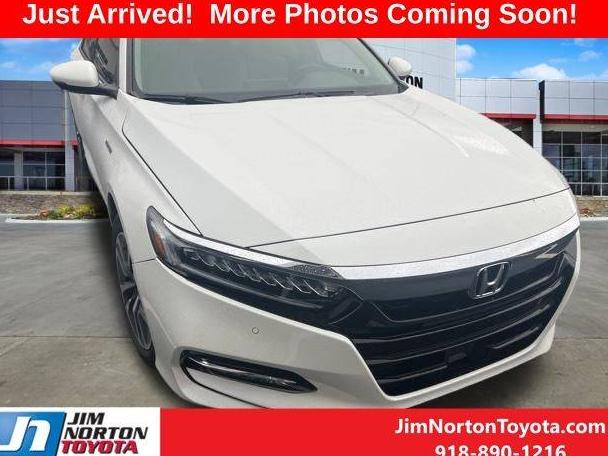 HONDA ACCORD 2018 1HGCV3F90JA000311 image