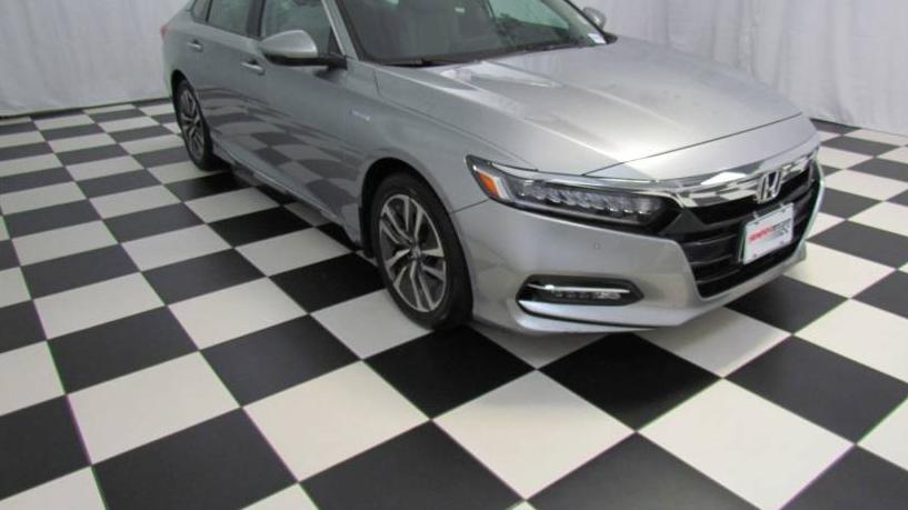 HONDA ACCORD 2018 1HGCV3F97JA001584 image