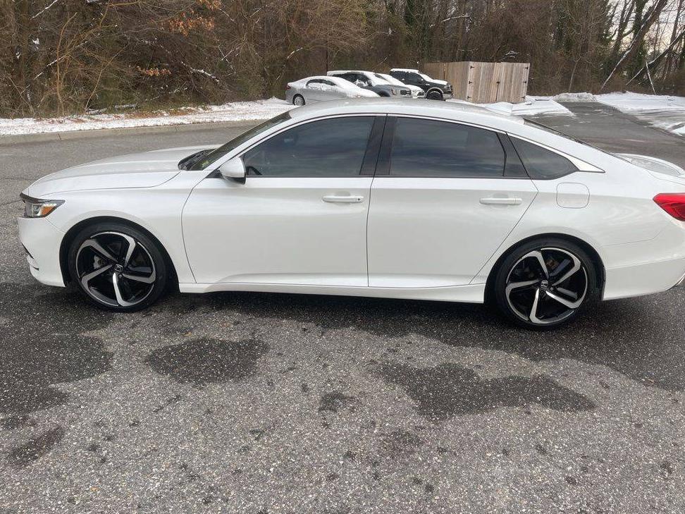 HONDA ACCORD 2018 1HGCV1F30JA026309 image