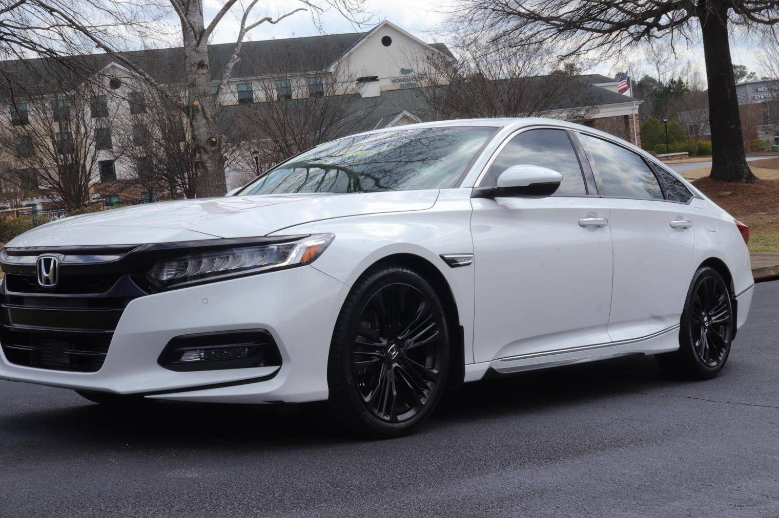 HONDA ACCORD 2018 1HGCV2F95JA024856 image