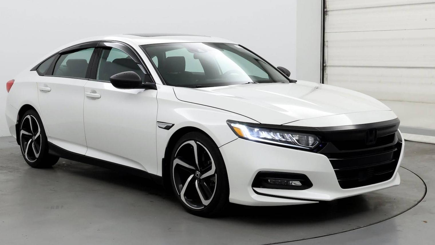 HONDA ACCORD 2018 1HGCV2F38JA025138 image