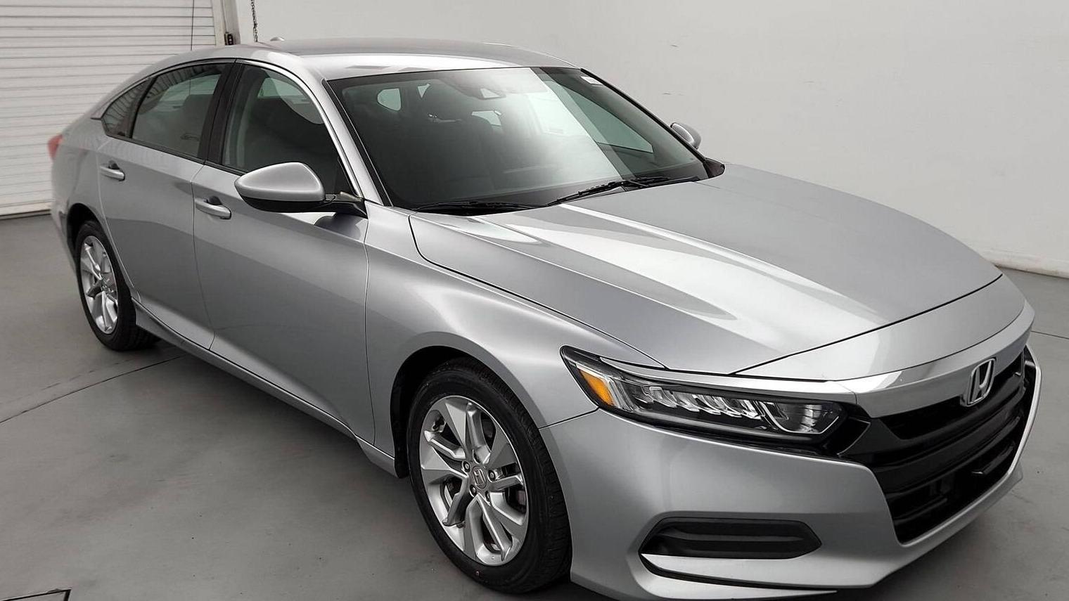 HONDA ACCORD 2018 1HGCV1F1XJA201339 image