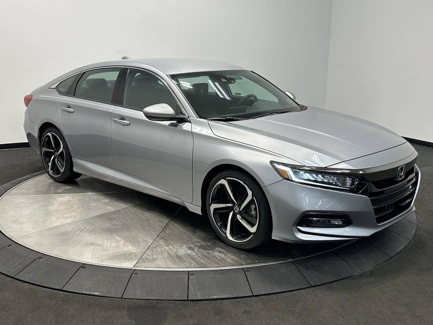 HONDA ACCORD 2018 1HGCV1F32JA237091 image