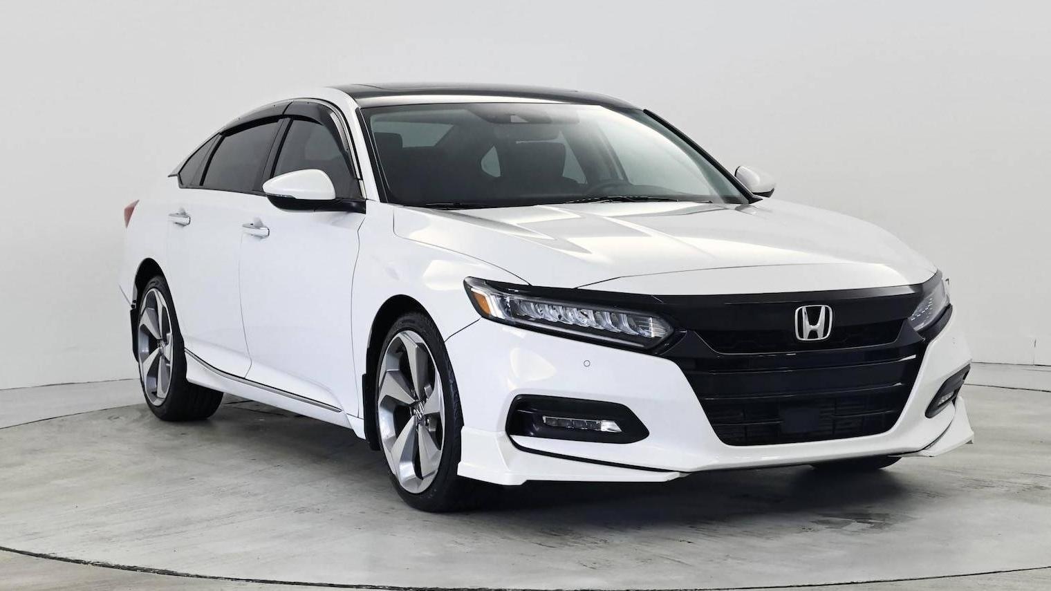 HONDA ACCORD 2018 1HGCV1F94JA065232 image