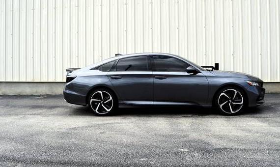 HONDA ACCORD 2017 1HGCR2F97HA276915 image