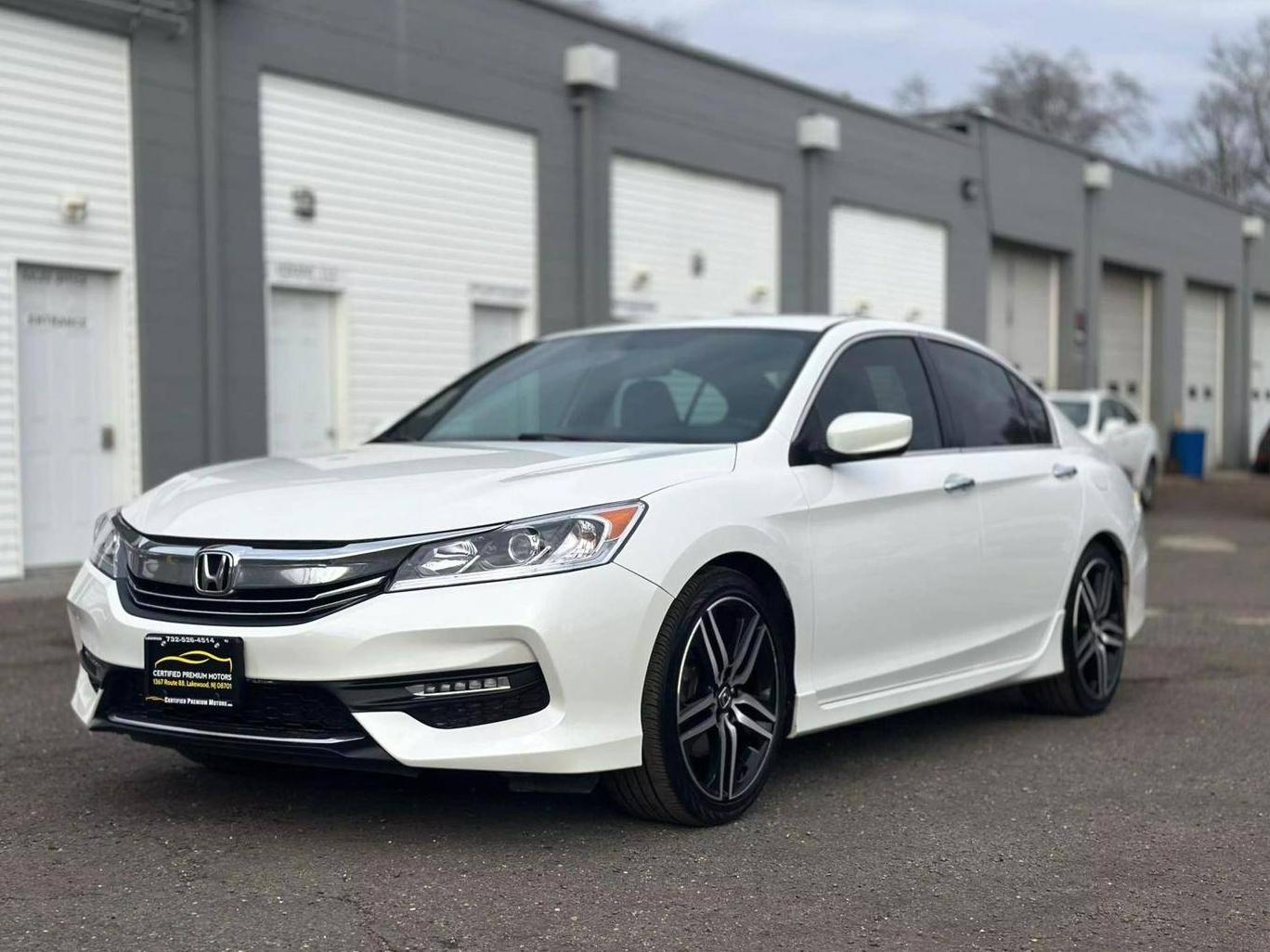 HONDA ACCORD 2017 1HGCR2F11HA197931 image