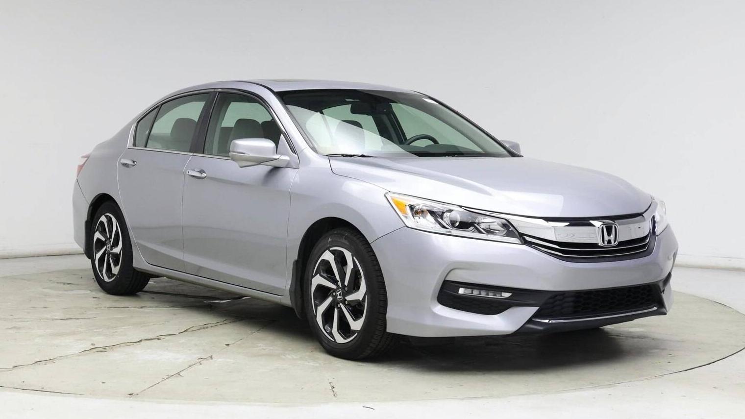 HONDA ACCORD 2017 1HGCR2F84HA041332 image