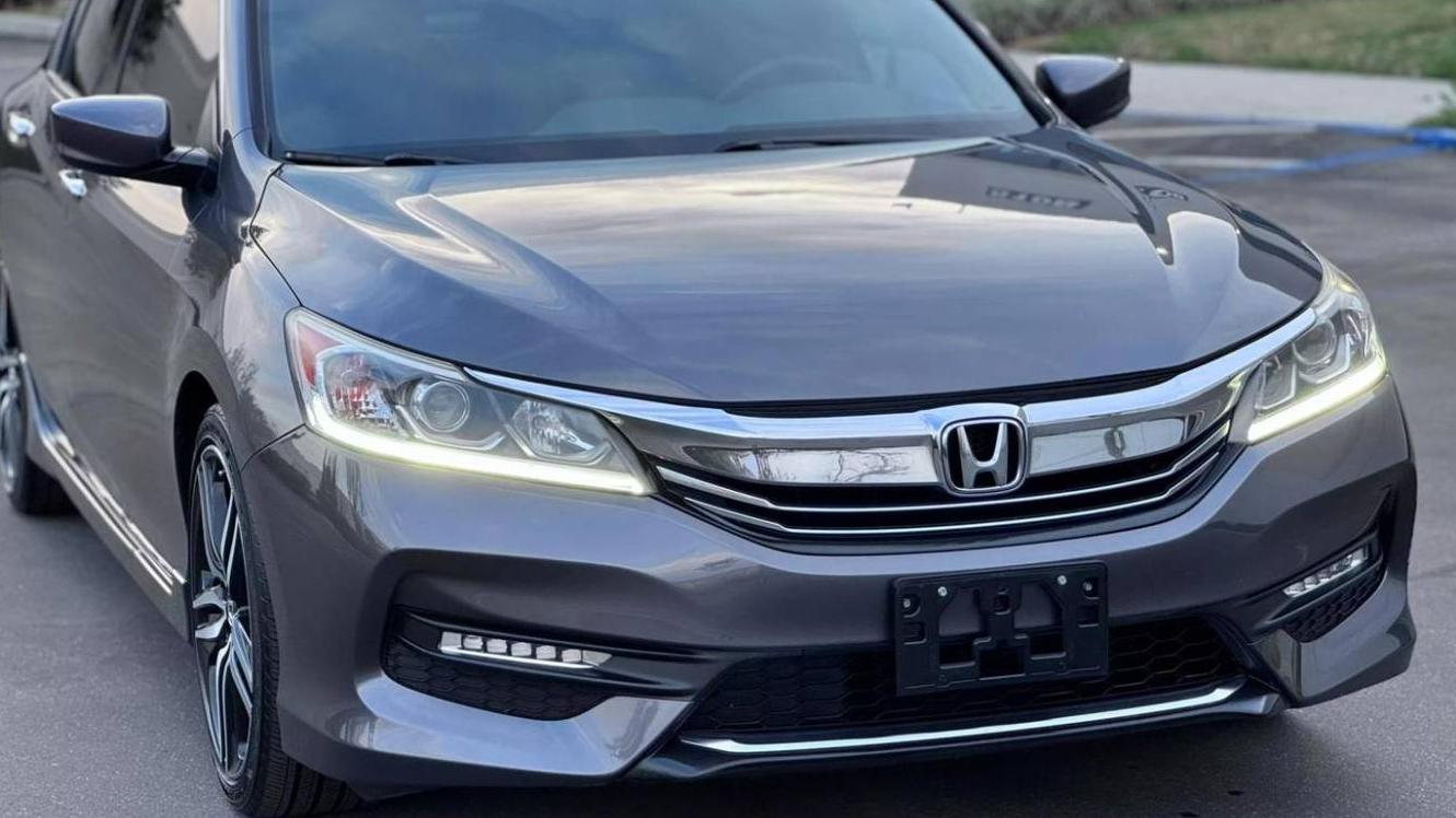 HONDA ACCORD 2017 1HGCR2F58HA095450 image