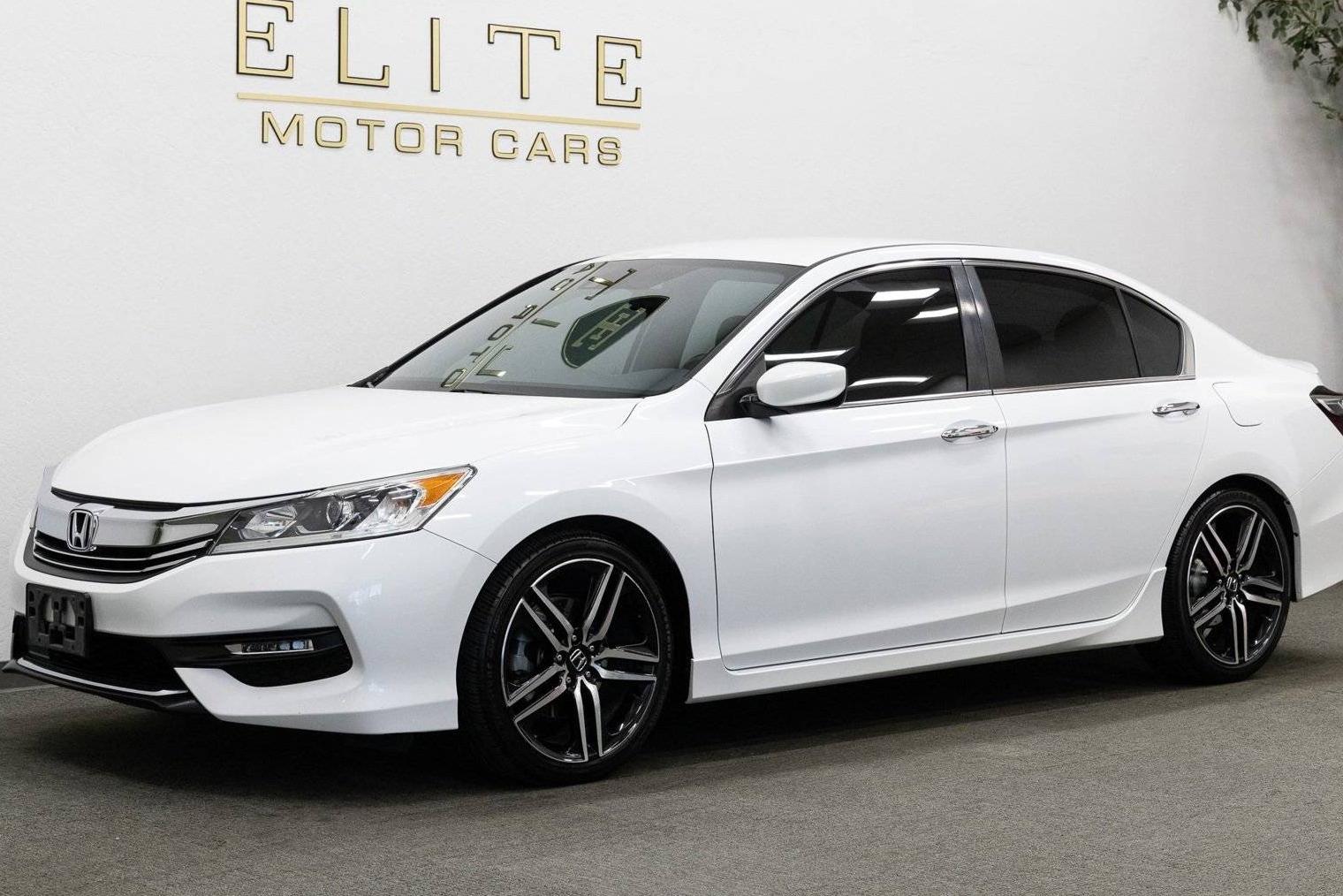 HONDA ACCORD 2017 1HGCR2F62HA110601 image