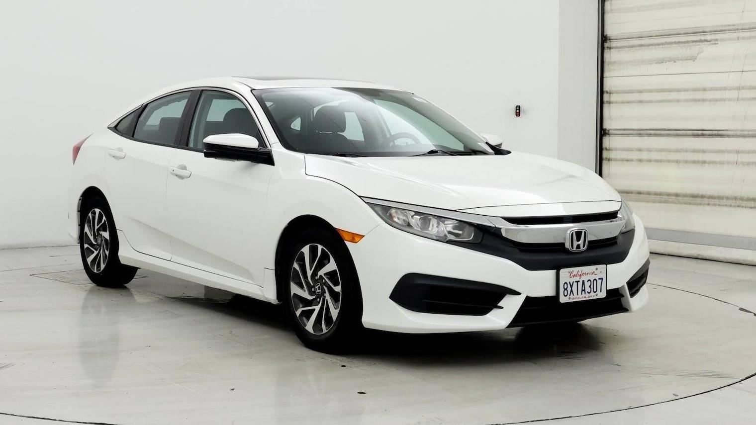 HONDA CIVIC 2018 19XFC2F70JE206266 image