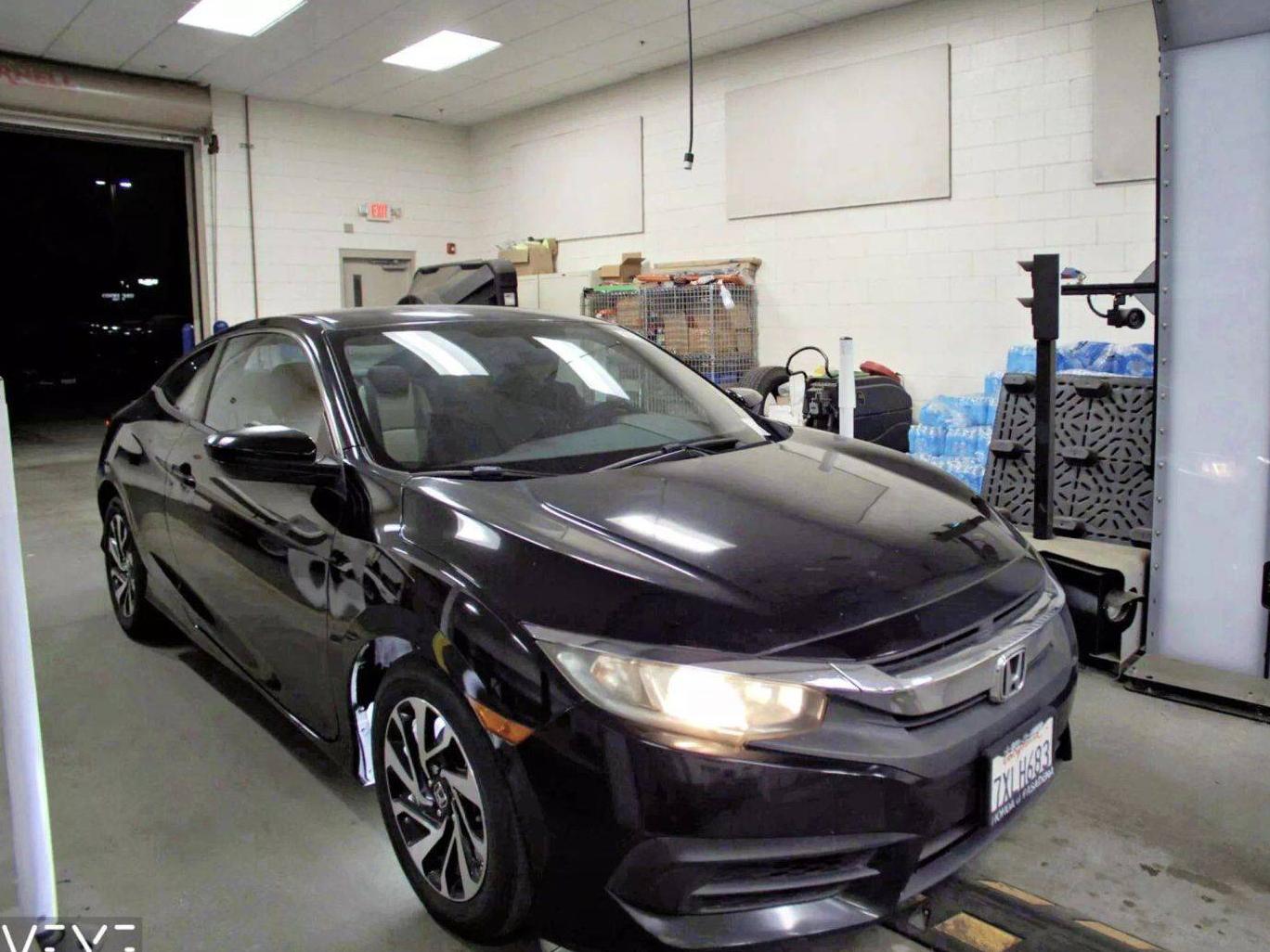 HONDA CIVIC 2018 2HGFC2F57JH572584 image