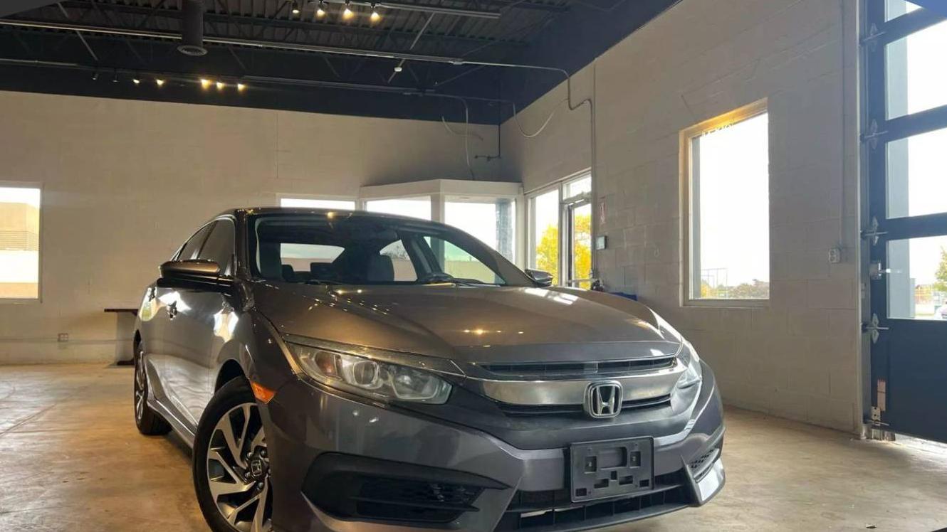 HONDA CIVIC 2018 19XFC2F70JE001904 image