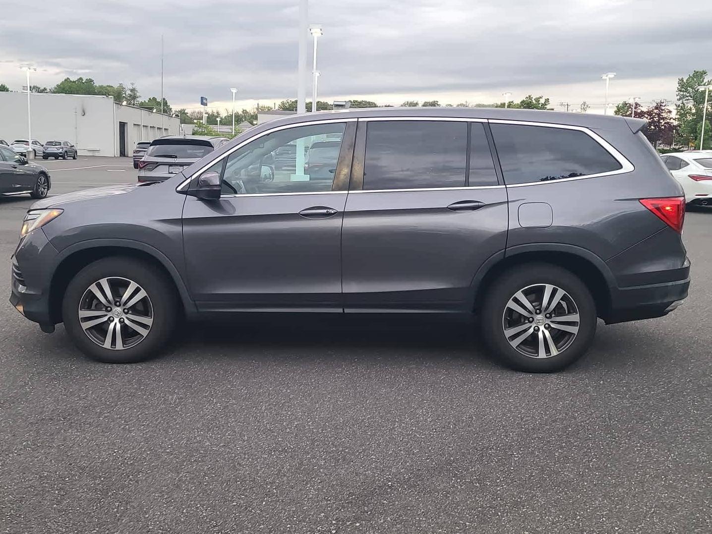 HONDA PILOT 2016 5FNYF6H83GB034623 image
