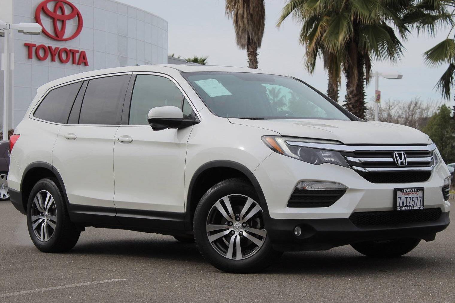 HONDA PILOT 2017 5FNYF6H73HB005471 image