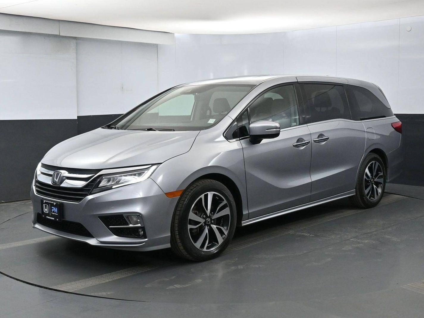 HONDA ODYSSEY 2018 5FNRL6H95JB057589 image