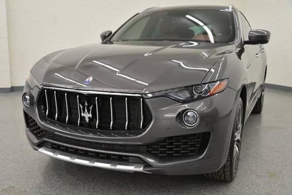 MASERATI LEVANTE 2018 ZN661YUL0JX302289 image