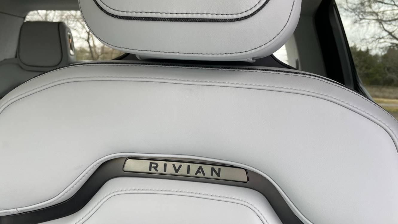 RIVIAN R1T 2023 7FCTGAAA9PN023791 image