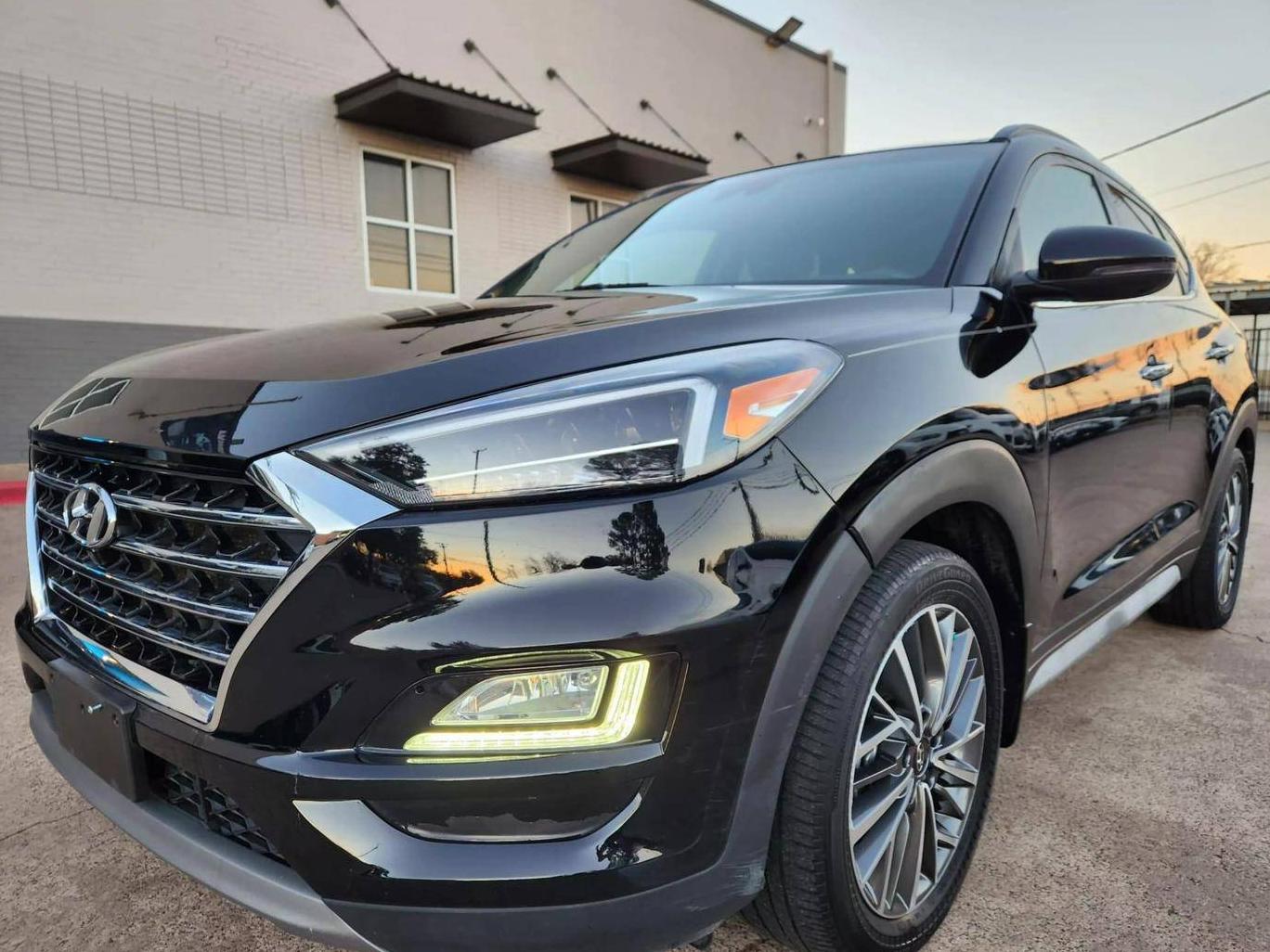 HYUNDAI TUCSON 2019 KM8J33AL0KU938335 image