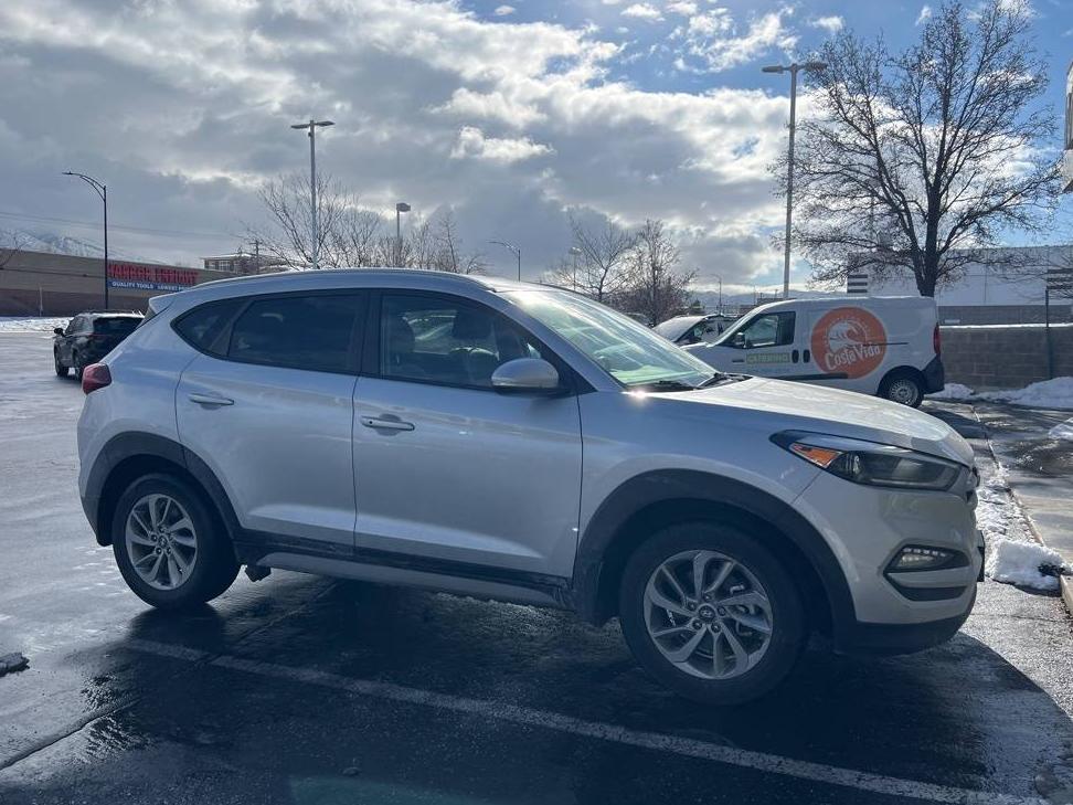 HYUNDAI TUCSON 2018 KM8J3CA46JU632957 image