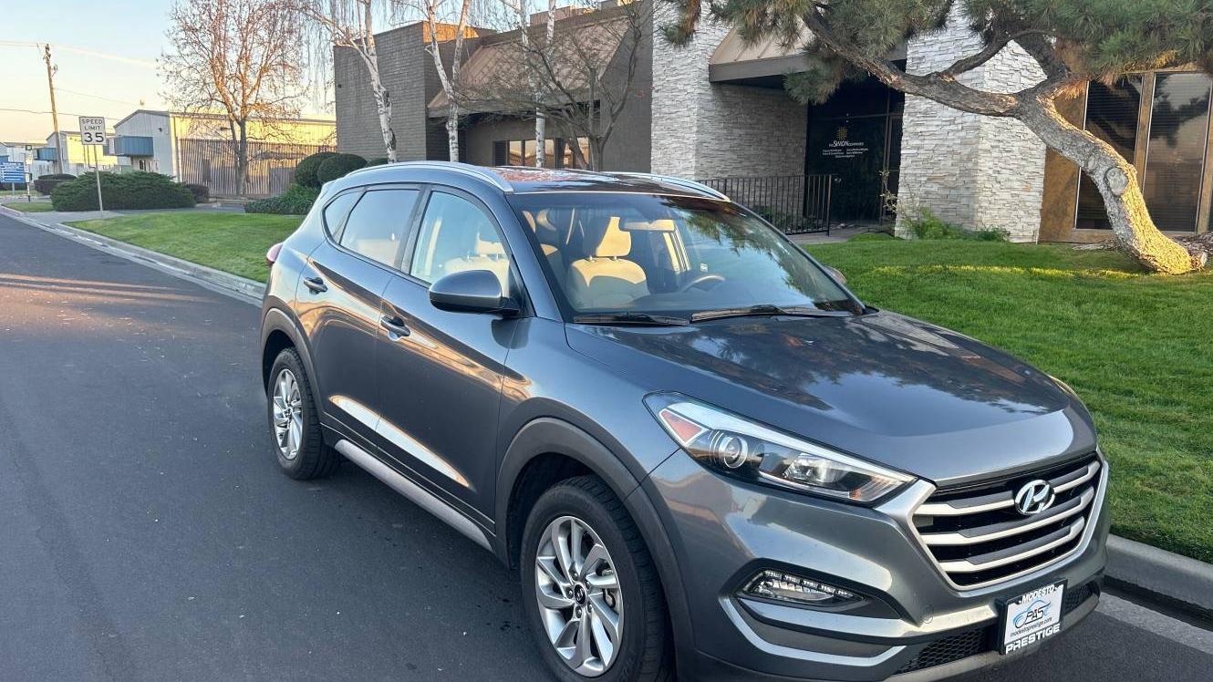 HYUNDAI TUCSON 2018 KM8J3CA40JU597784 image