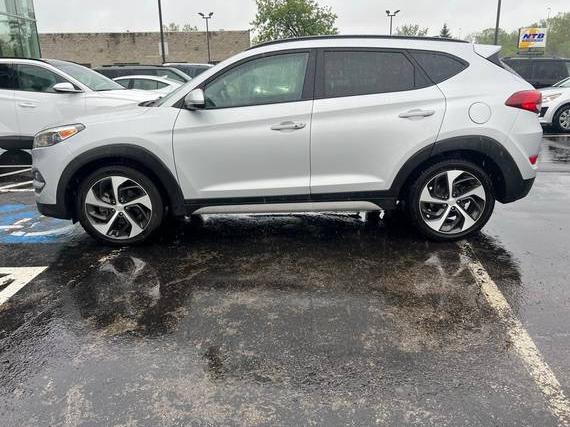 HYUNDAI TUCSON 2018 KM8J33A23JU699644 image