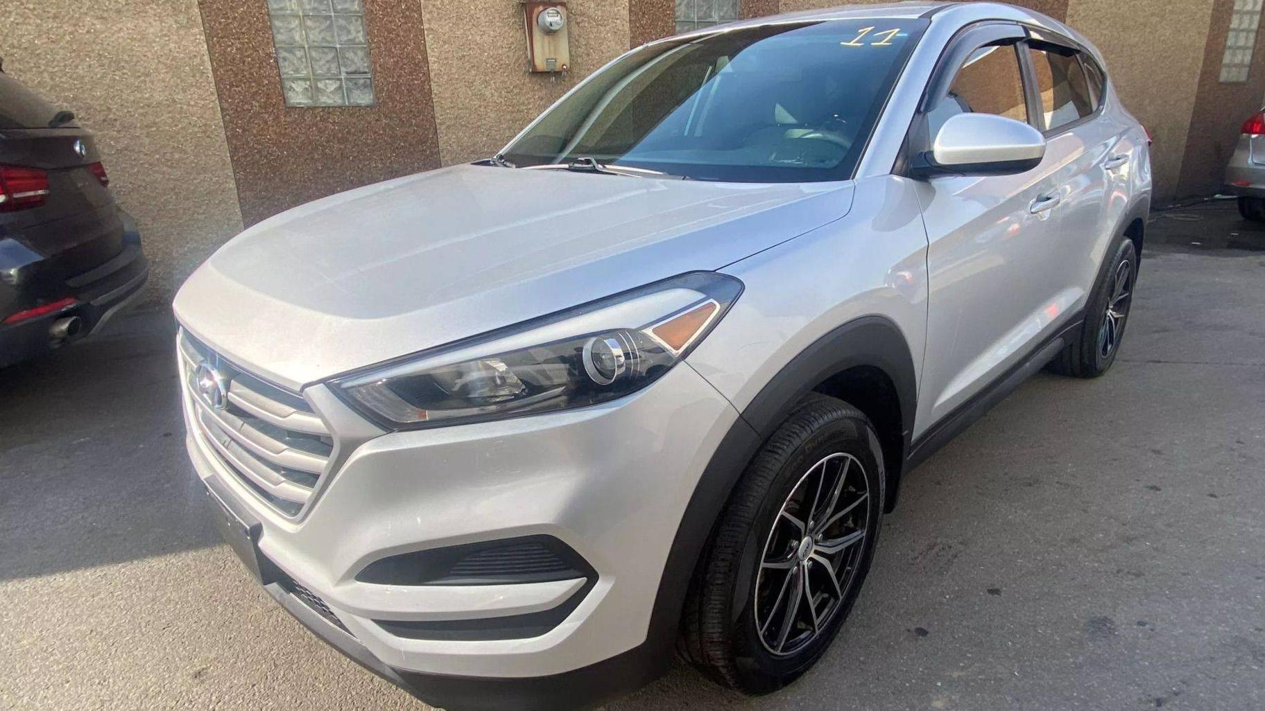 HYUNDAI TUCSON 2018 KM8J2CA43JU717211 image