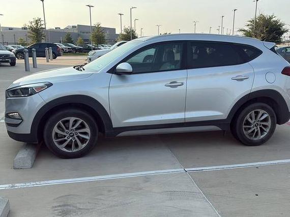HYUNDAI TUCSON 2018 KM8J33A47JU728984 image