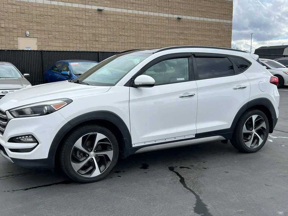 HYUNDAI TUCSON 2017 KM8J3CA26HU332991 image