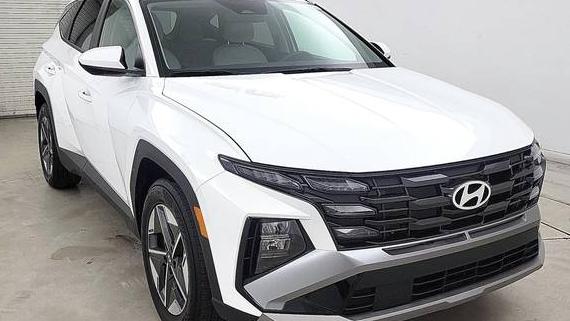 HYUNDAI TUCSON 2025 5NMJB3DE3SH458348 image