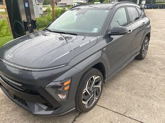 HYUNDAI KONA 2024 KM8HACA35RU096753 image