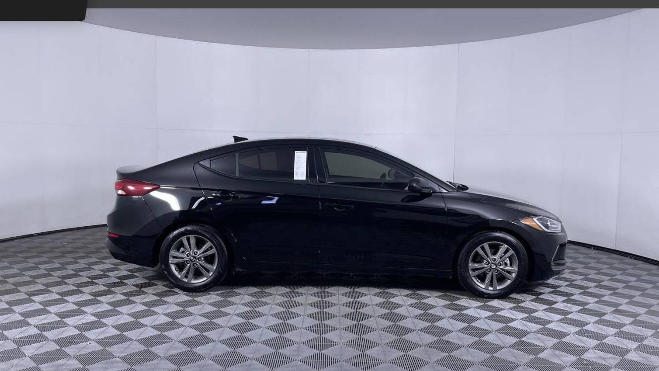 HYUNDAI ELANTRA 2018 5NPD84LF2JH383025 image