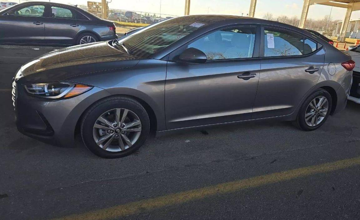 HYUNDAI ELANTRA 2018 5NPD84LF8JH382901 image