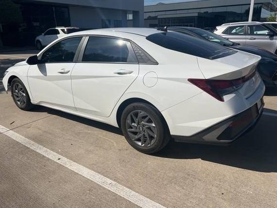 HYUNDAI ELANTRA 2024 KMHLM4DG8RU701130 image HYUNDAI ELANTRA 2024 KMHLM4DG8RU701130 image