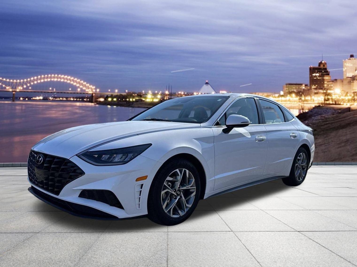 HYUNDAI SONATA 2023 KMHL64JA6PA271610 image