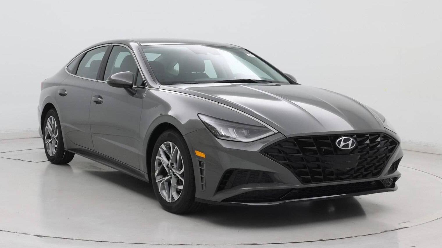 HYUNDAI SONATA 2023 KMHL64JA3PA270088 image
