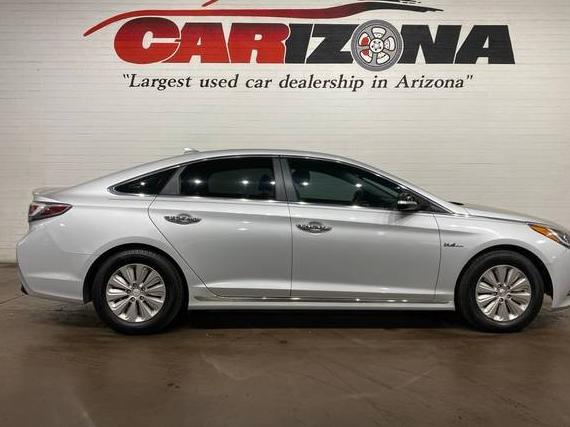 HYUNDAI SONATA 2016 KMHE24L11GA010600 image