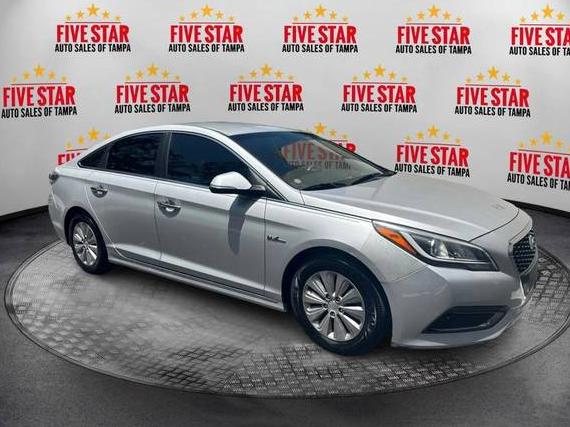 HYUNDAI SONATA 2016 KMHE24L15GA042014 image