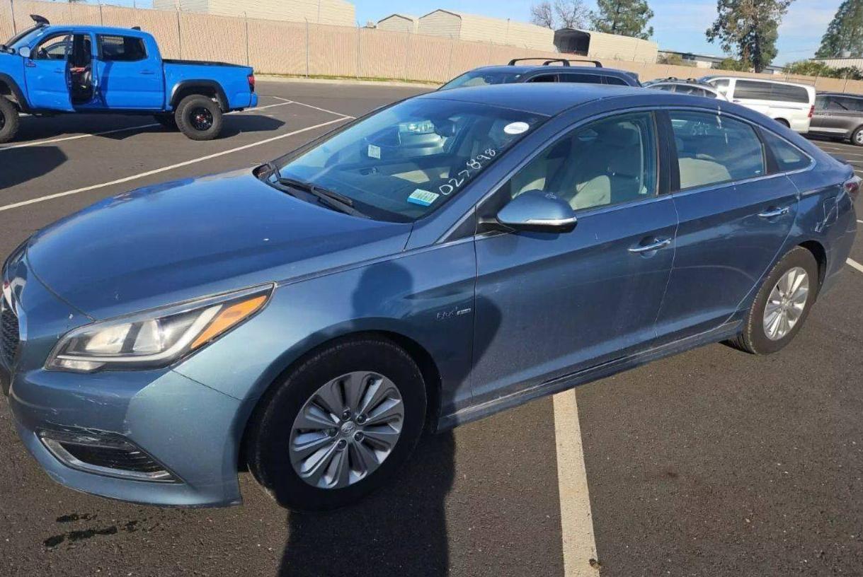 HYUNDAI SONATA 2016 KMHE24L15GA027898 image