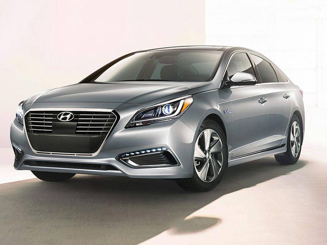 HYUNDAI SONATA 2016 KMHE34L11GA022159 image