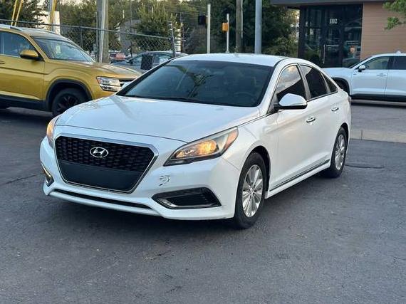 HYUNDAI SONATA 2016 KMHE24L15GA013466 image