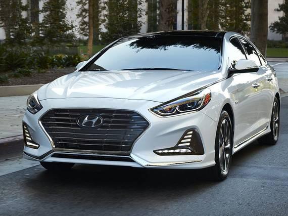 HYUNDAI SONATA 2019 KMHE54L28KA090051 image