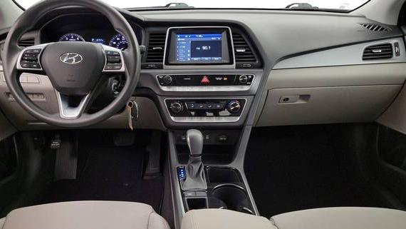 HYUNDAI SONATA 2019 5NPE24AF3KH779720 image