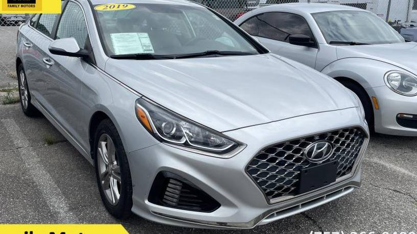 HYUNDAI SONATA 2019 5NPE34AF5KH773477 image