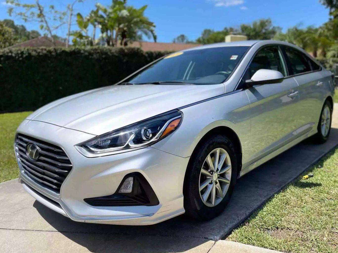 HYUNDAI SONATA 2019 5NPE24AF2KH772757 image