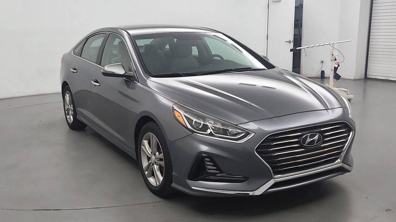 HYUNDAI SONATA 2018 5NPE34AF5JH647327 image