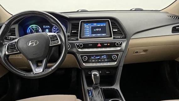 HYUNDAI SONATA 2018 KMHE24L37JA079882 image