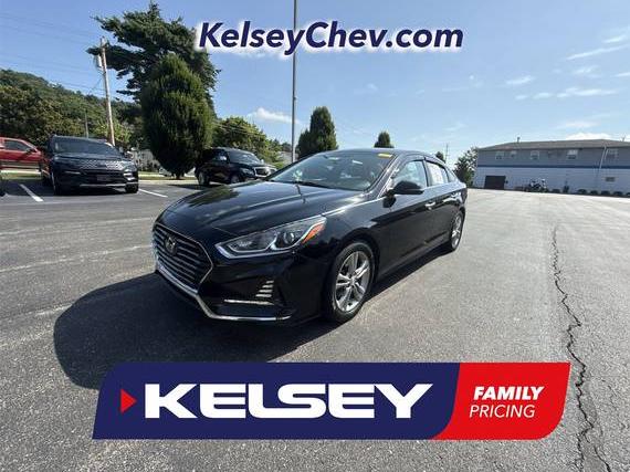 HYUNDAI SONATA 2018 5NPE34AF2JH610672 image