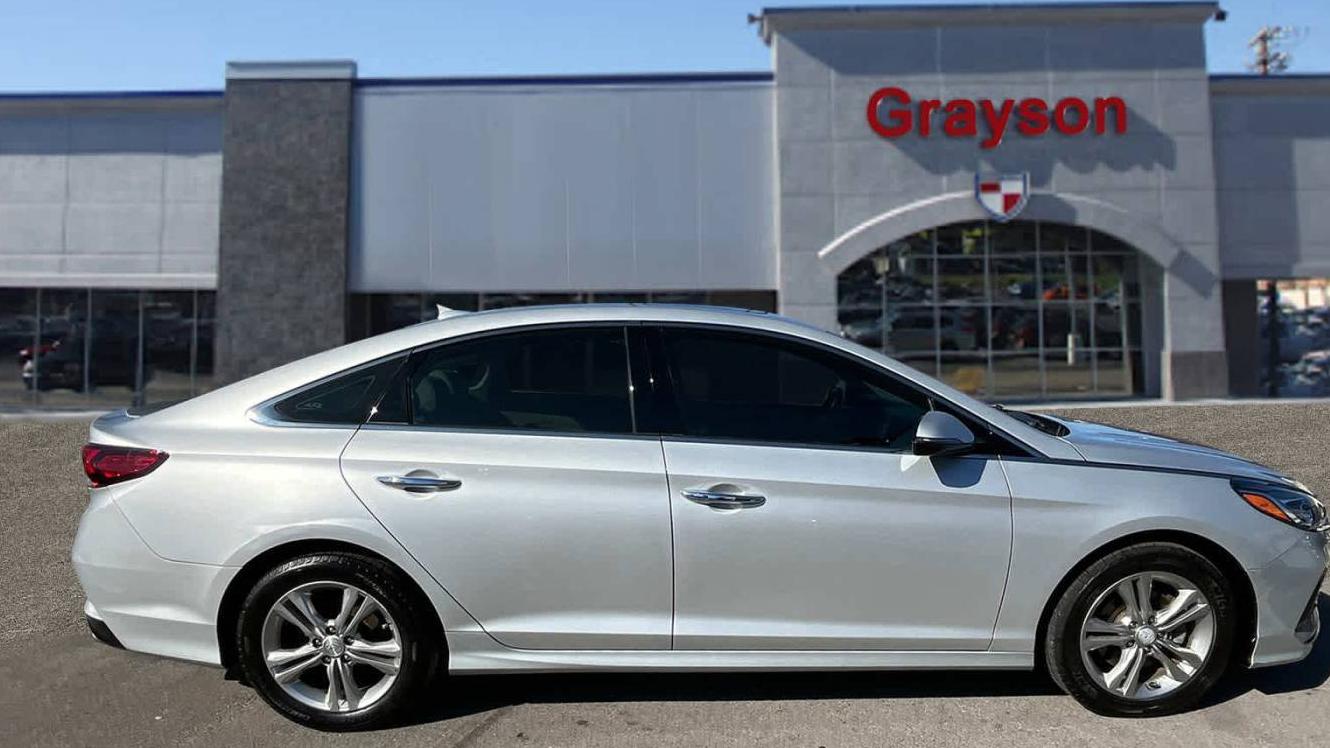 HYUNDAI SONATA 2018 5NPE34AF8JH642736 image