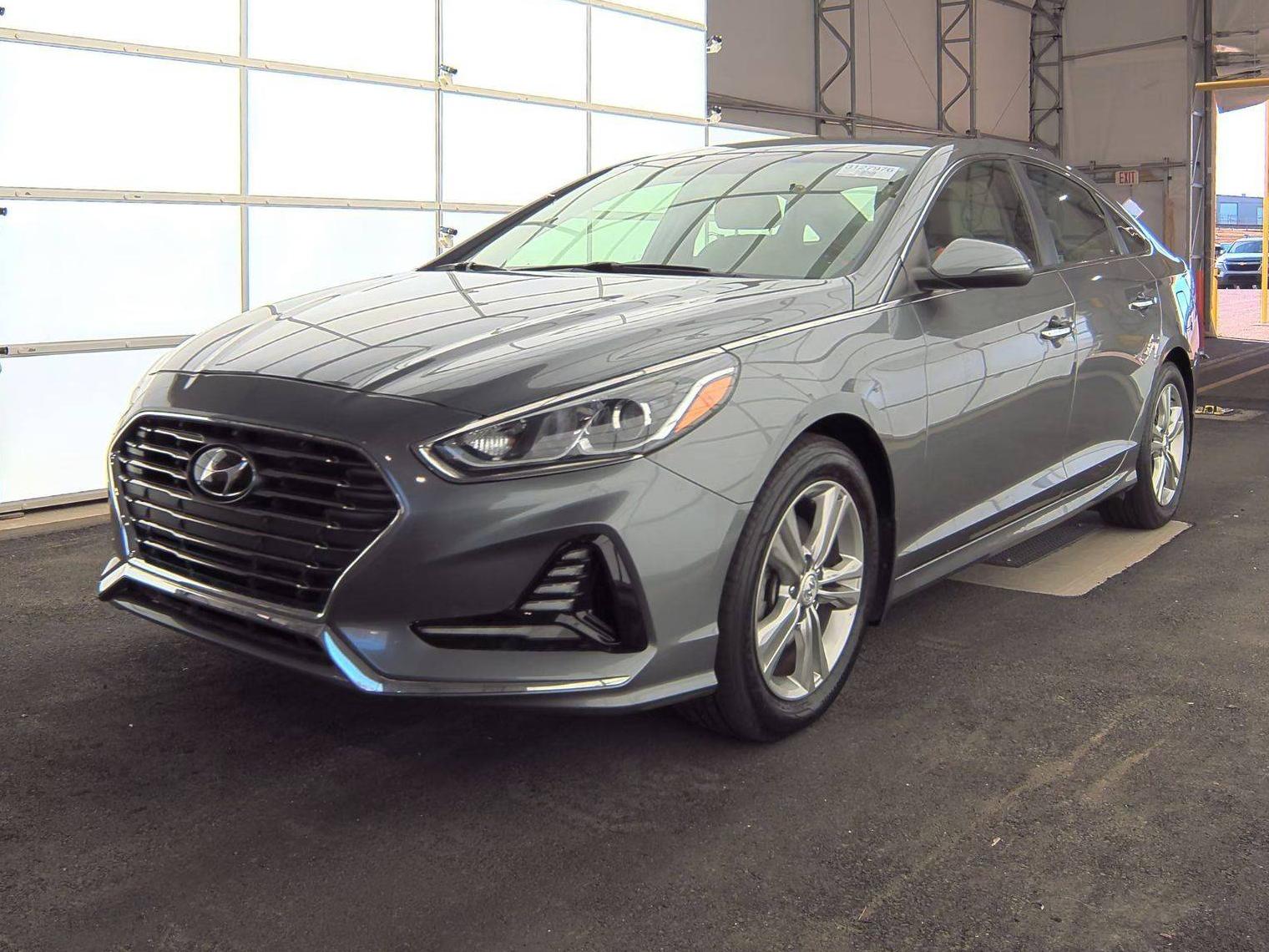 HYUNDAI SONATA 2018 5NPE34AF3JH625701 image