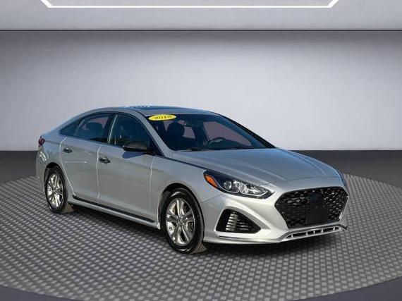 HYUNDAI SONATA 2018 5NPE34AF8JH598768 image